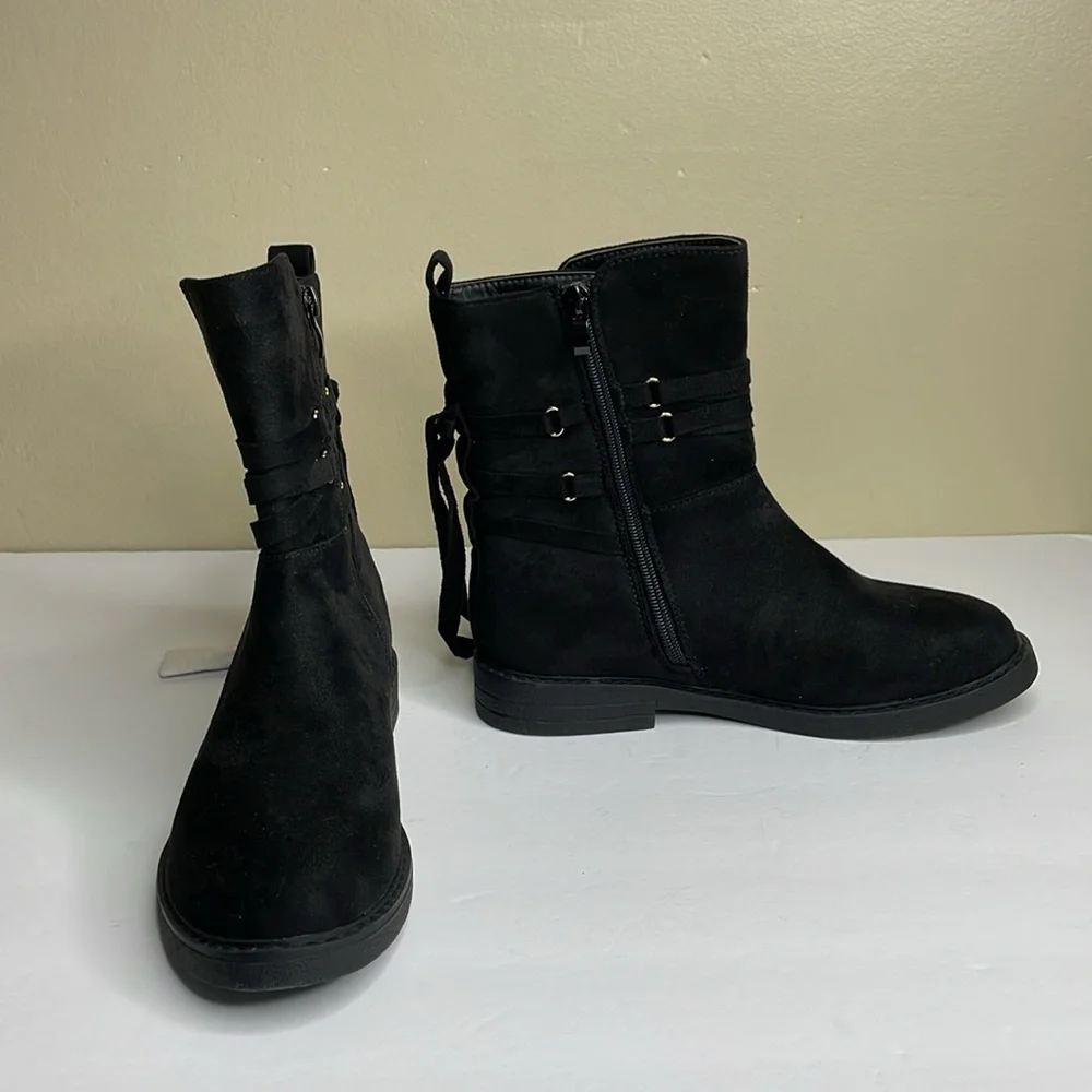 AMANDA BLU Ankle Boots KINGSTON Black Vegan Suede Side Zipper Tassel Detail 6